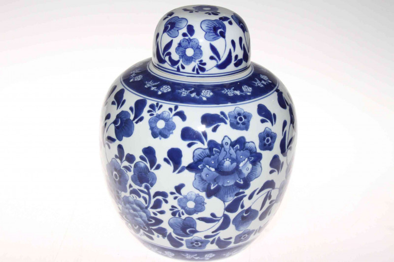 Collection of fourteen pieces of Chinese ware including ginger jars, peacock teapot, bowls, etc.