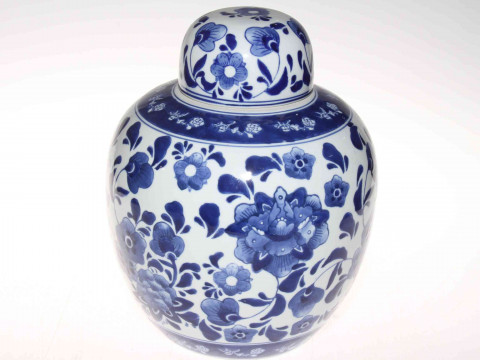 Collection of fourteen pieces of Chinese ware including ginger jars, peacock teapot, bowls, etc. thumbnail