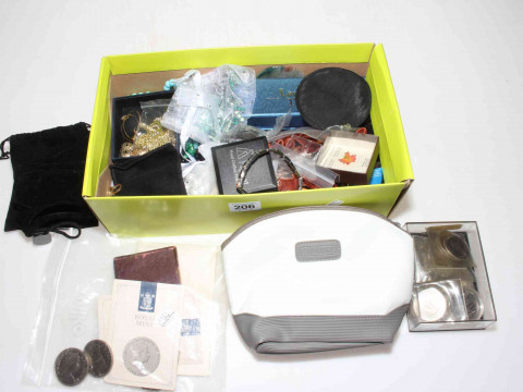 Box with jewellery, crowns, etc.