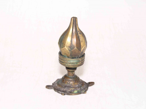 Chinese opening lotus leaf design censor, 11.5cm.