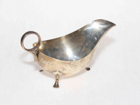 Silver sauce boat, Sheffield 1934.