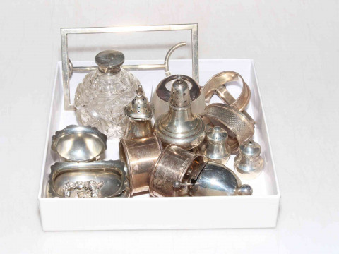 Collection of 15 small silver items including napkin rings, cruets, photograph...