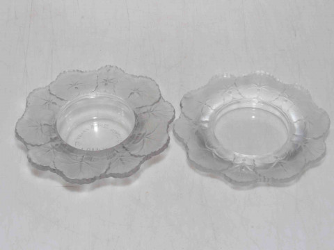 Two small Lalique pieces, one for 76 years LINZ Jewelists, 15cm diameter.