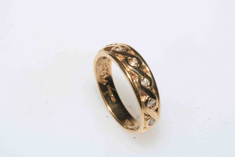9 carat gold seven stone diamond eternity ring, size M.