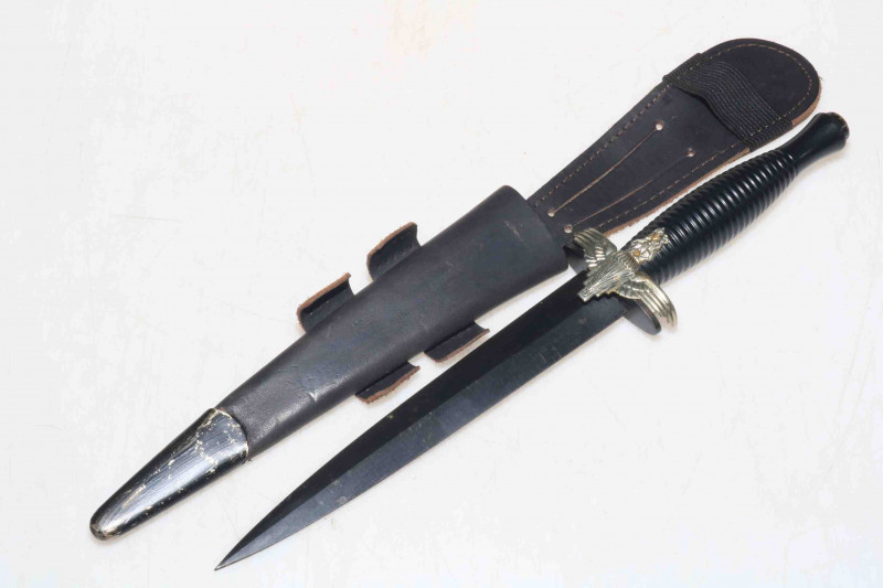 Fairburn Sykes presentation dagger, Para's beret, and special forces manual 1965 (3).