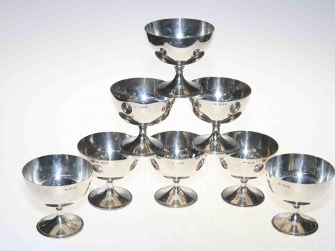 Set of eight silver grapefruit dishes, makers mark RP, London 1937.