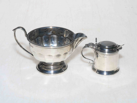 Silver 'tankard' mustard pot, Birmingham 1915, and cream jug, Birmingham...