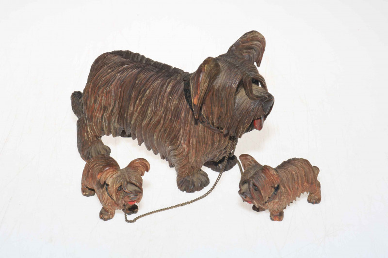 Black Forest carved wood dog with puppies (3).