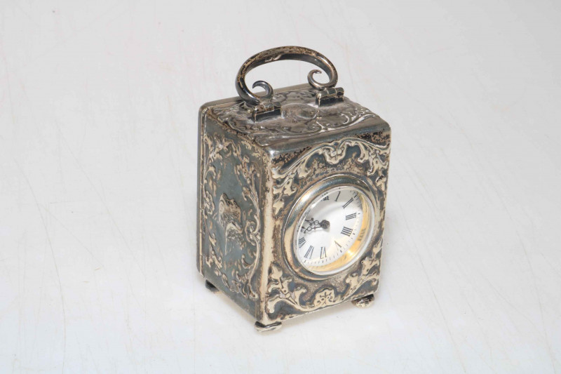 William Comyns silver boudoir clock, having embossed decoration and with French movement, 9.5cm including handle, London 1900.