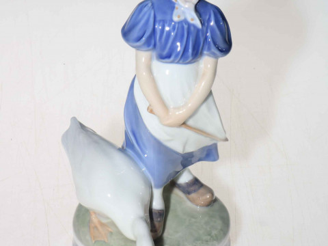 Royal Copenhagen Goose Girl, 527, 23cm.