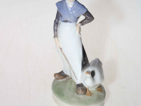 Royal Copenhagen Goose Girl, 528, 18.5cm.