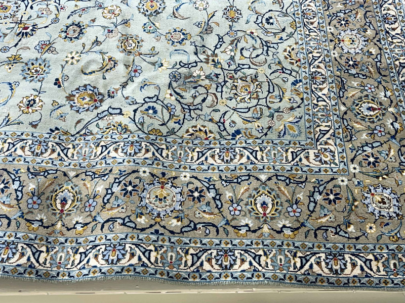 Large good quality handmade Iranian wool carpet, 346cm by 246cm.