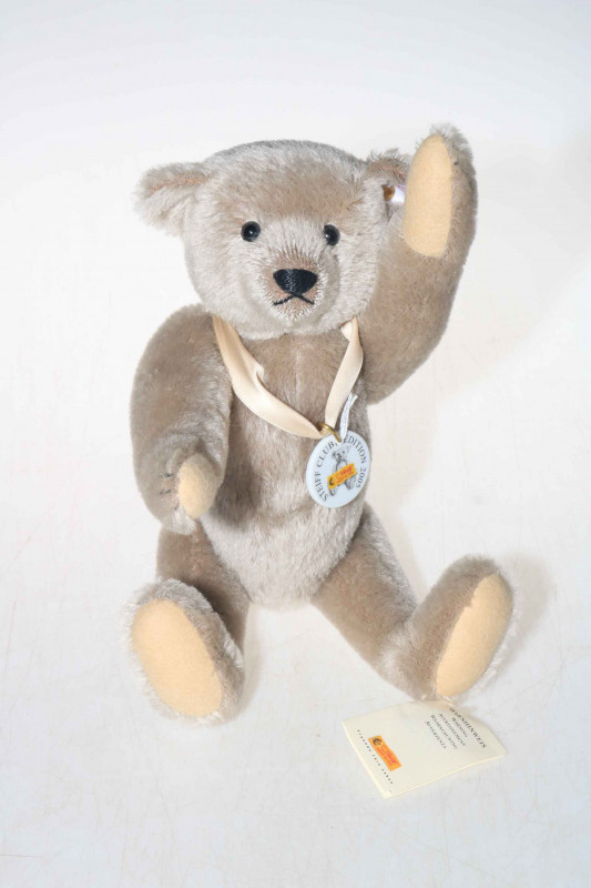 Steiff teddy bear club edition 2005 (beige).