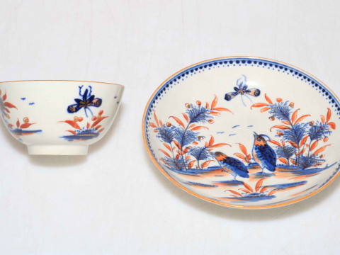 Late 18th Century Worcester tea bowl and saucer decorated with birds, butterfly and fauna in underglaze blue and iron red and gilt. thumbnail