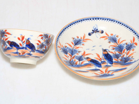 Late 18th Century Worcester tea bowl and saucer decorated with birds, butterfly and fauna in underglaze blue and iron red and gilt. thumbnail
