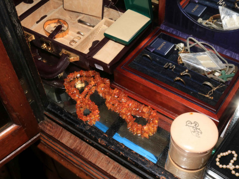 Large collection of jewellery including rings, pearl necklaces, amber necklace (not tested), jewellery boxes, etc. thumbnail