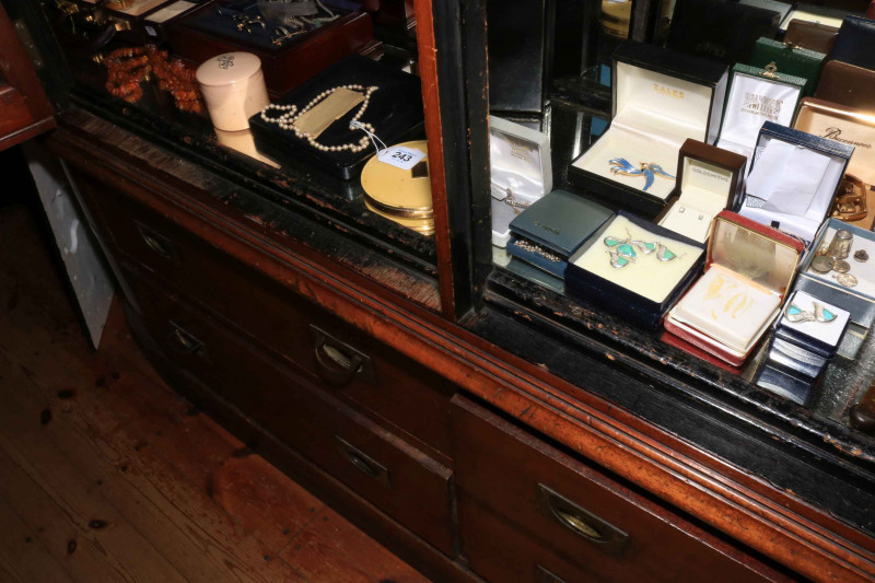 Large collection of jewellery including rings, pearl necklaces, amber necklace (not tested), jewellery boxes, etc.