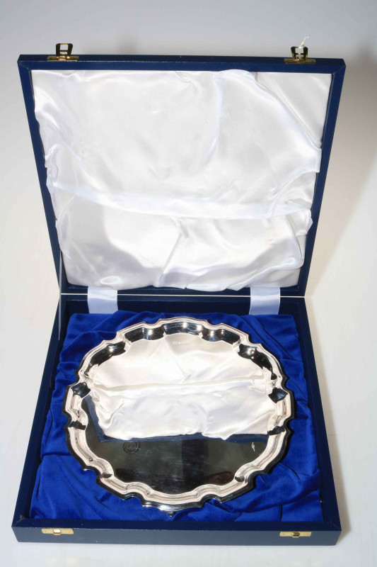 Elkington & Co silver salver on scroll feet, 26cm diameter, boxed.