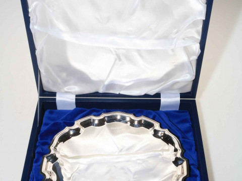 Elkington & Co silver salver on scroll feet, 26cm diameter, boxed.