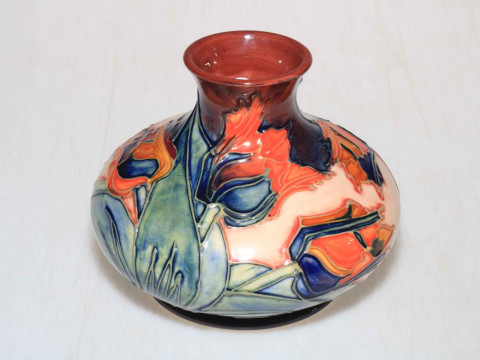 Moorcroft vase with tulip design, 13cm high.