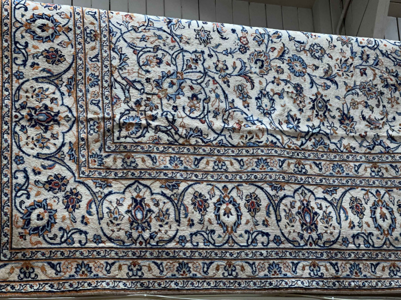 Mid 20th Century hand knotted Persian Kashan carpet 3.85 by 2.85.