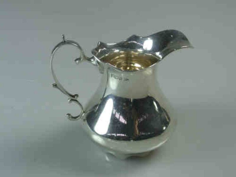 Edwardian Silver Cream Jug, Walker & Hall, Sheffield 1905, 4.50 Troy oz.