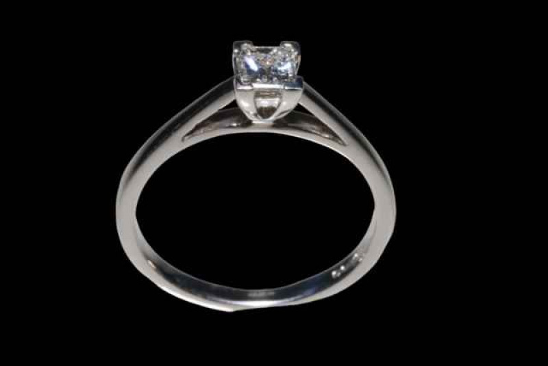 18 carat white gold princess cut solitaire diamond ring, diamonds approx 0.35 carats with certificate, size M.