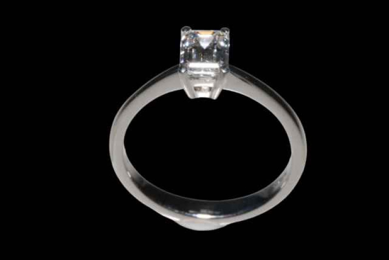 Emerald cut solitaire diamond ring set in 18 carat white gold, diamonds approx 0.80 carats with certificate, size Lœ.