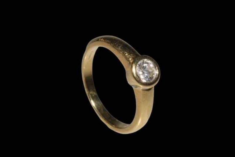 Diamond single stone 18 carat yellow gold ring, diamond weight approx 0.33 carat, size M/N.