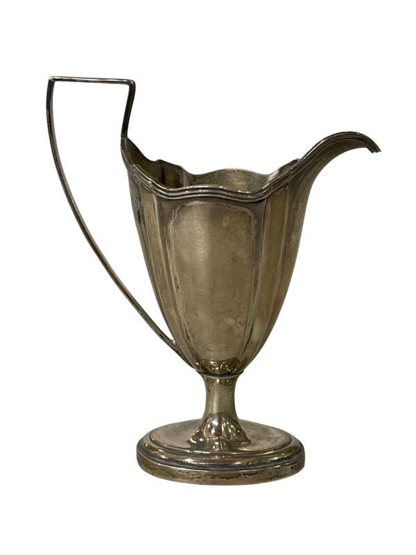 Silver helmet cream jug, London 1912.