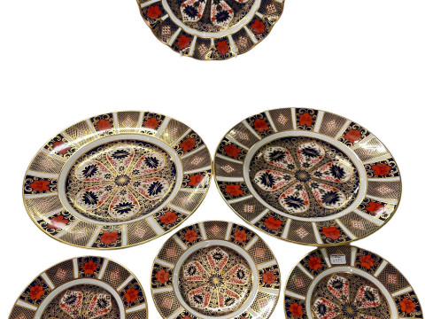 Royal Crown Derby Old Imari fluted plate, 22cm, three tea plates and two...