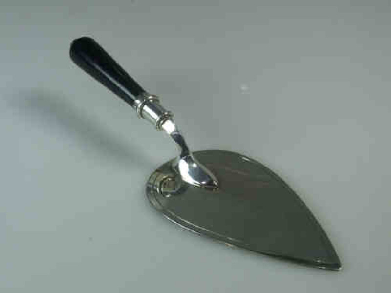 Silver Trowel, London 1937, with turned handle, 6.13 Troy oz. (gross)