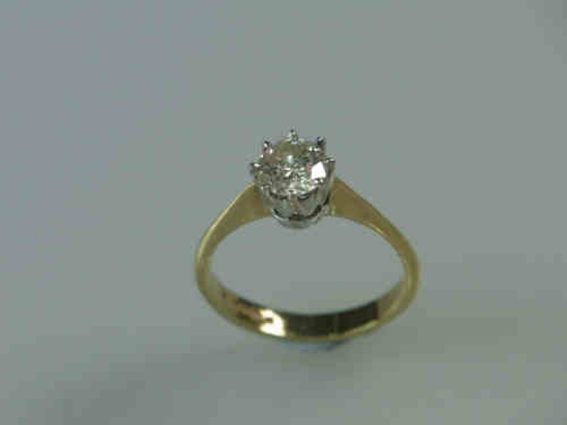 Single Stone Diamond and 9 carat Gold Ring, size L