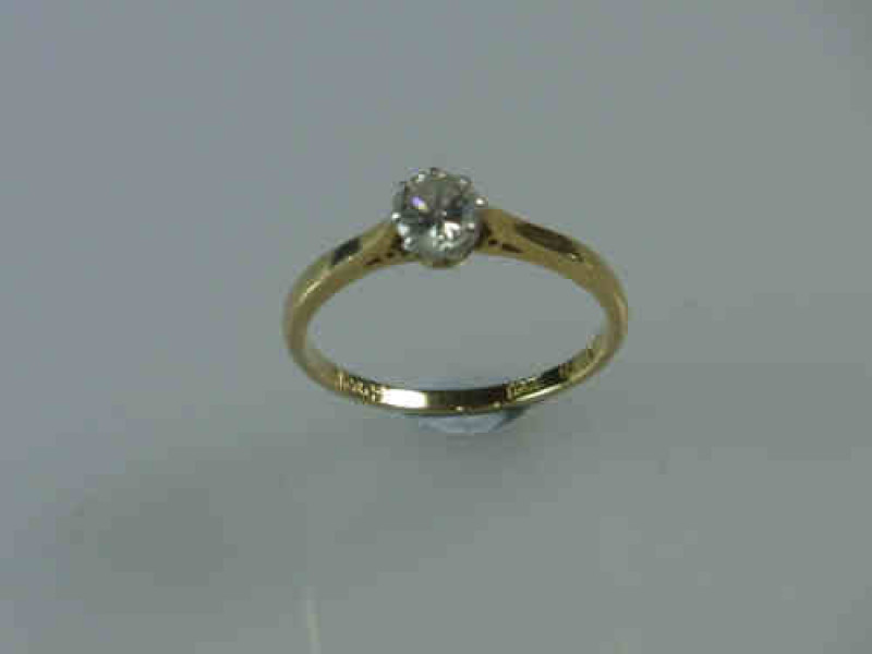 Single Stone Diamond and 18 carat Gold Ring, size M