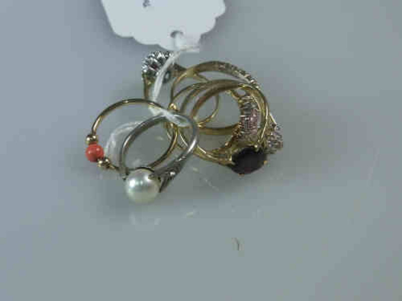 Six 9 carat Gold Dress Rings