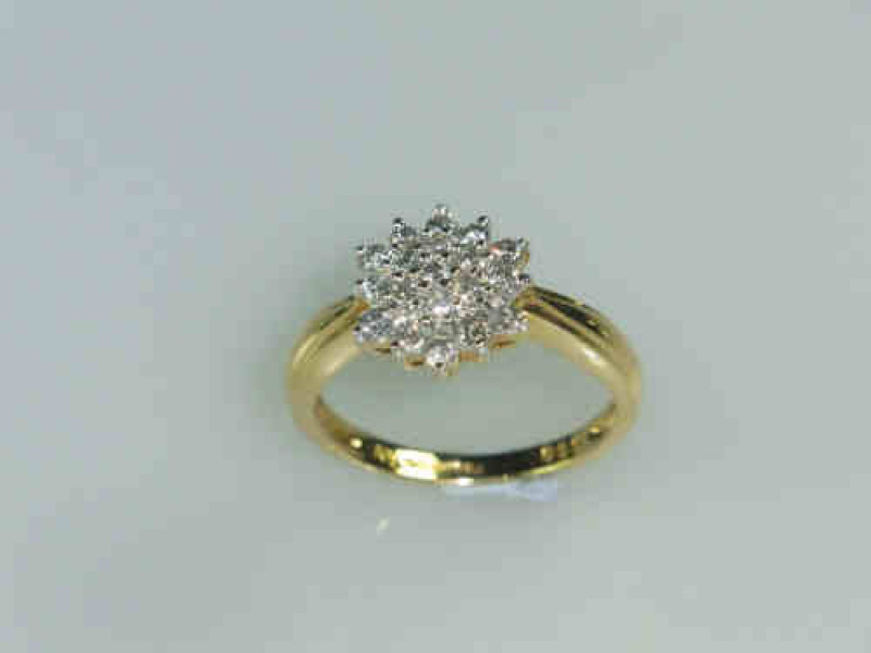 18ct Gold and Diamond Cluster Ring, Approximately 0.50 Carats of Diamond, Size N