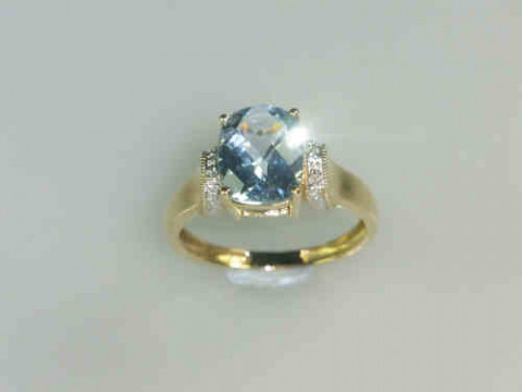 9ct Gold Aquamarine and Diamond Dress Ring, Size O