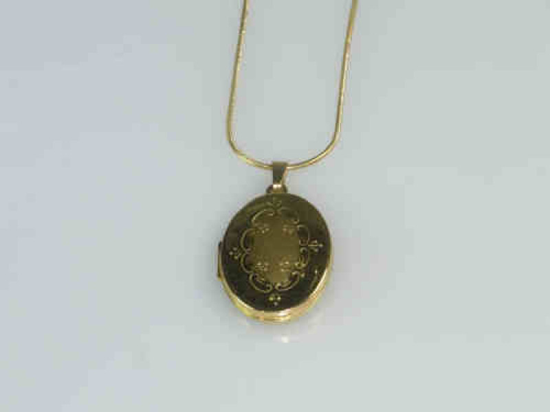9ct Gold Locket and Chain, 8.4 grams