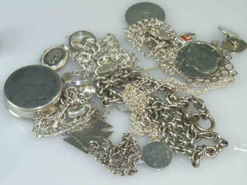 Group of Silver Jewellery including Chains, Charm Bracelet, Thimble, etc 4.75 Troy oz