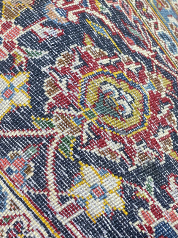 Fine hand knotted Persian Kashan carpet 4.20 by 2.97.
