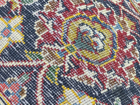 Fine hand knotted Persian Kashan carpet 4.20 by 2.97. thumbnail