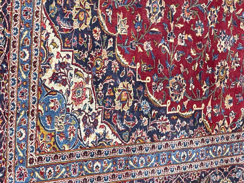 Fine hand knotted Persian Kashan carpet 4.20 by 2.97.