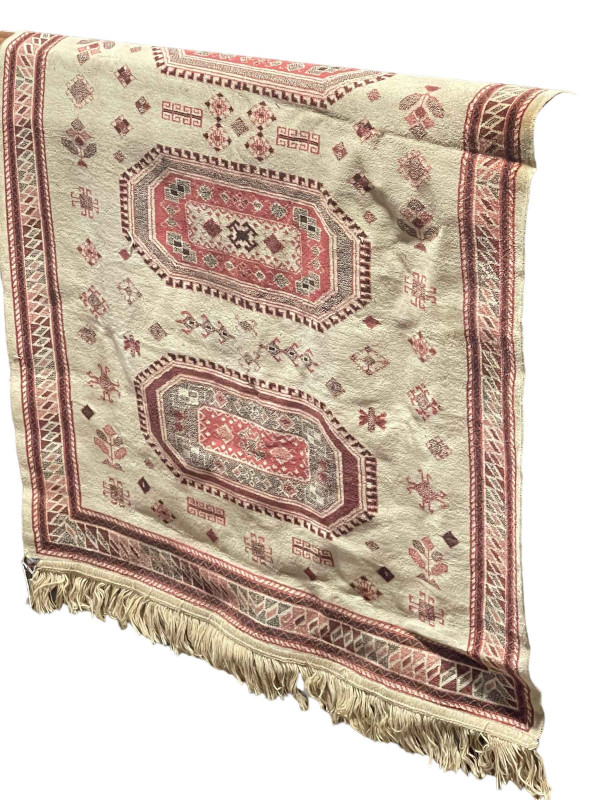 Bokhara rug 1.40 by 0.93.