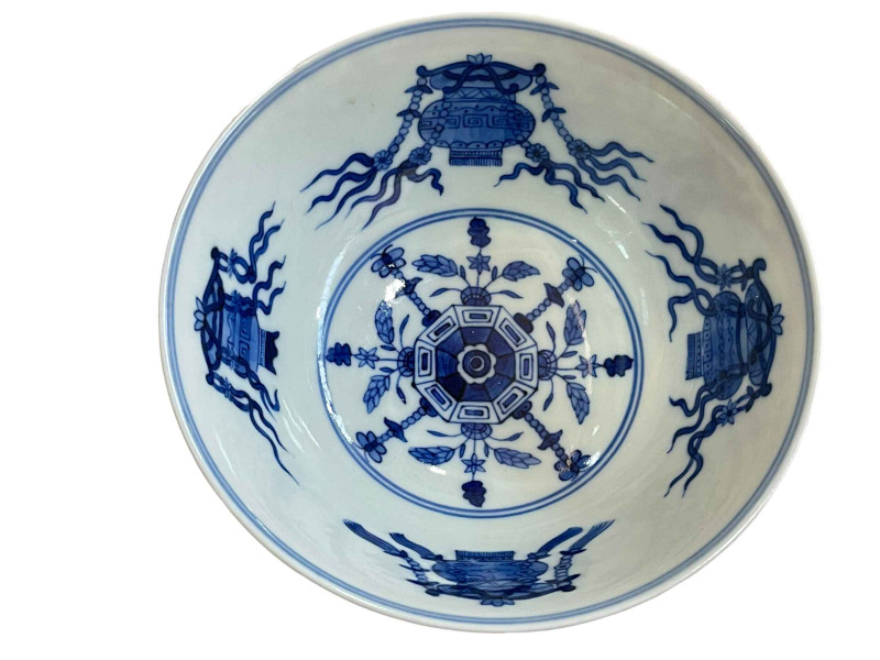 Chinese famille rose decorated bowl with blue and white interior decoration, six character mark to base, 15cm.