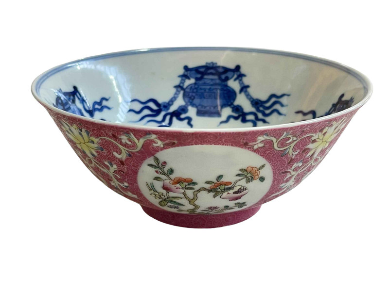 Chinese famille rose decorated bowl with blue and white interior decoration, six character mark to base, 15cm.