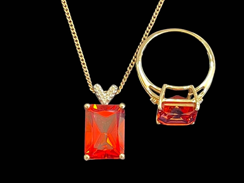 Red topaz 9 carat gold ring, size P/Q, together with similar necklace (2).