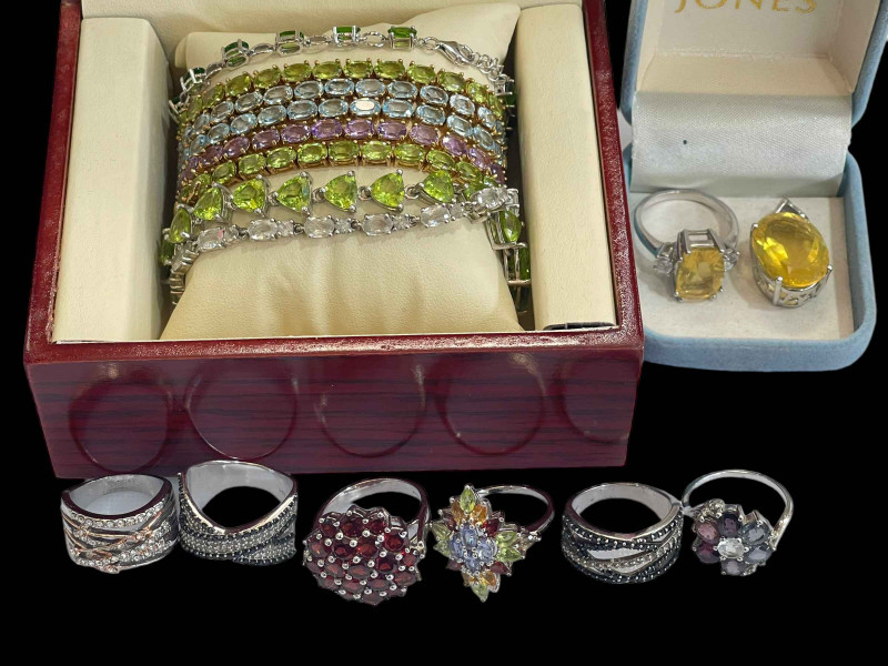 Jewellery including six silver gem set rings, matching ring and pendant, and colourful bracelets.