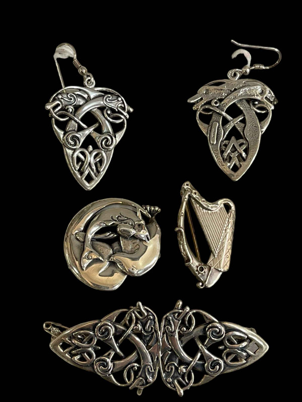 Olga Gori silver jewellery comprising harp and dolphin brooches, and Iona design brooch and earrings (4).