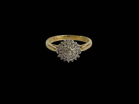 Diamond cluster 18 carat gold ring, size N.