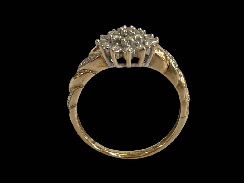Diamond cluster 9 carat gold ring, size P.